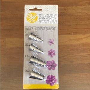 Wilton Decorating Tips Set